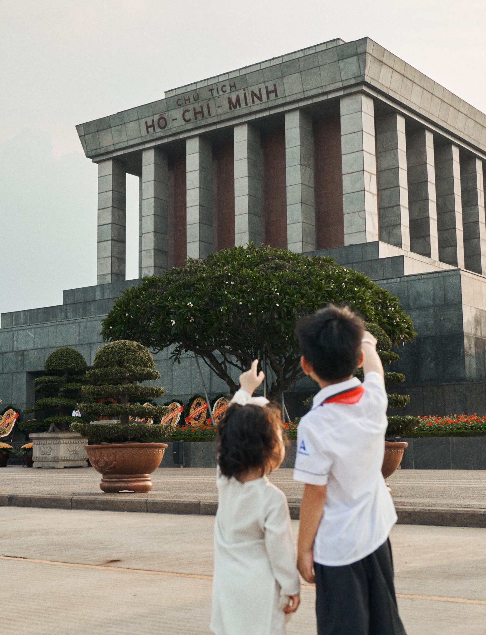 hai-anh-em-tan-huong-ngay-thu-o-lang-bac-sieu-de-thuong