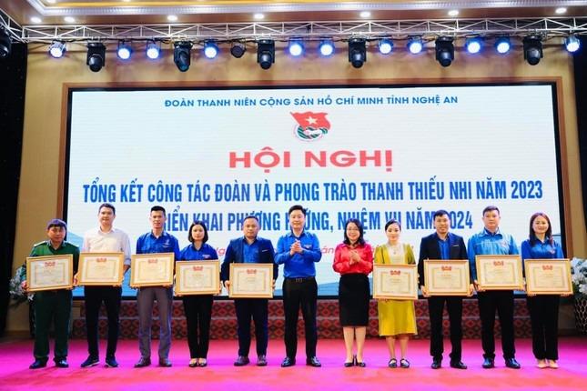 nu-bi-thu-nghe-an-het-long-voi-cong-tac-doan-say-me-thien-nguyen