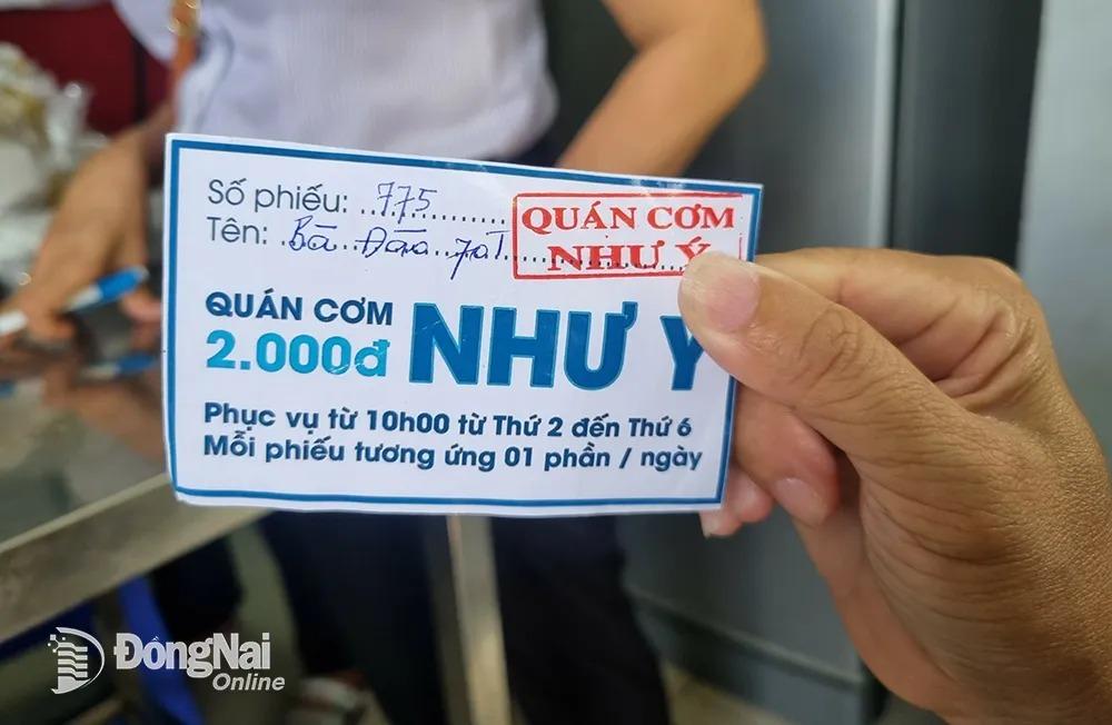 am-long-quan-com-2-000-dong-suat-giup-nguoi-ngheo-no-bung