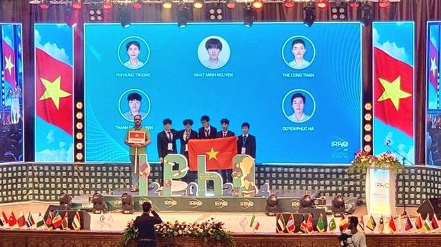 5-5-hoc-sinh-viet-nam-tham-du-olympic-vat-ly-quoc-te-danh-huy-chuong-2