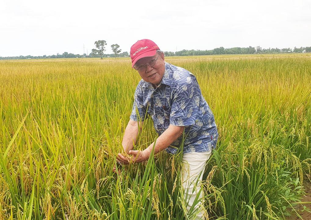 vinh-biet-giao-su-vo-tong-xuan-nha-khoa-hoc-luon-het-minh-vi-nong-dan-1