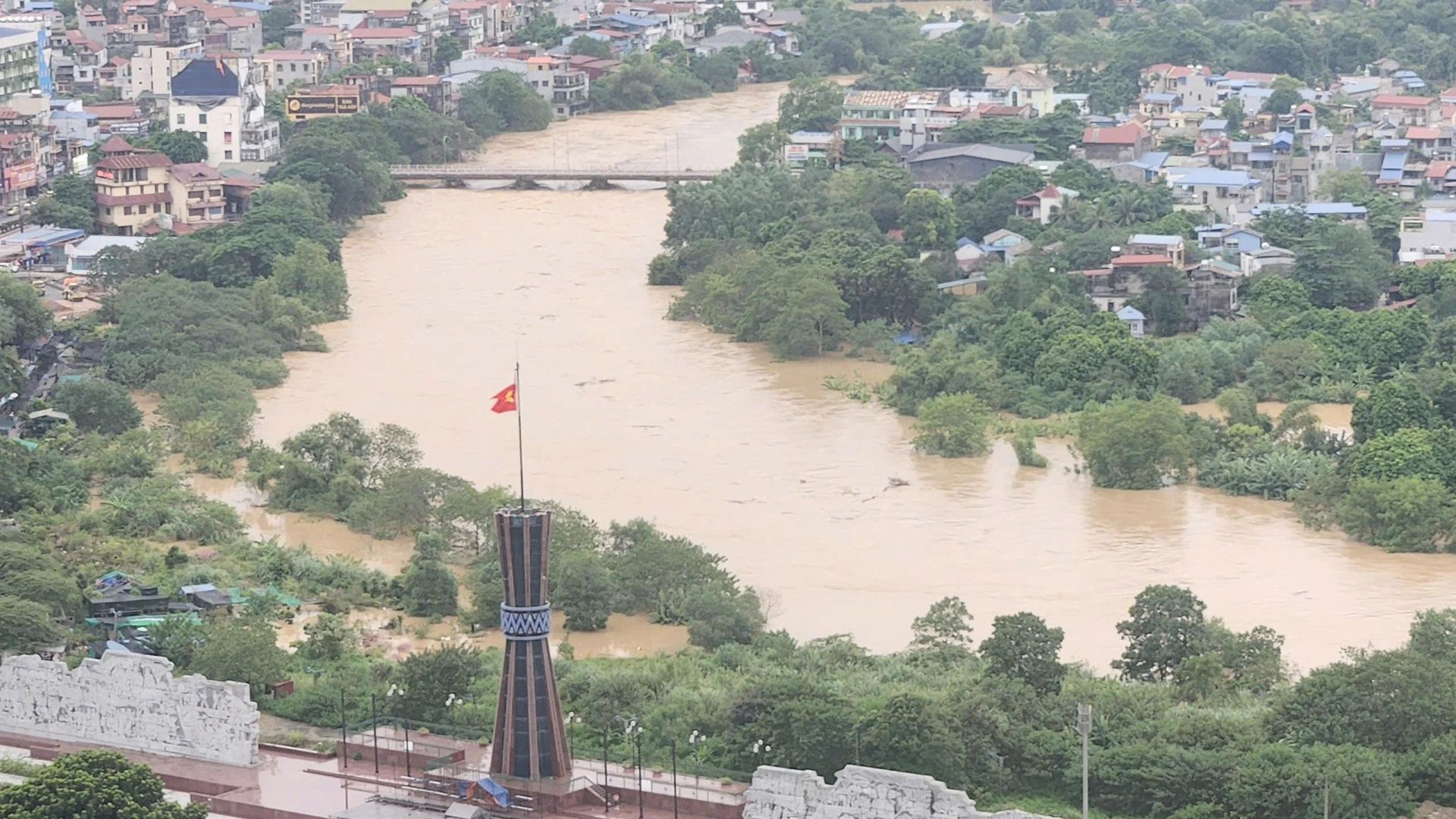 nghe-si-viet-ung-ho-cuu-tro-ba-con-chiu-anh-huong-bao-lu-mien-bac-2