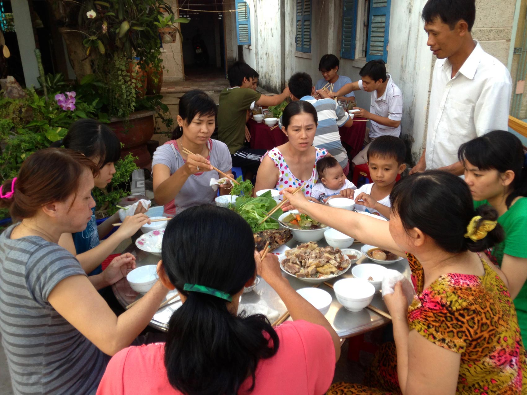 Nguoi-khau-va-vet-thuong-Cau-chuyen-nhan-van-day-tinh-nguoi-1