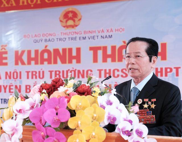 anh-hung-tu-thien-xay-nha-noi-tru-giup-hoc-sinh-vung-cao-co-giac-ngu-an-lanh (3)