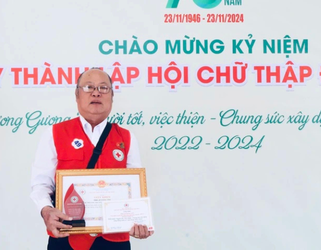 cu-ong-50-lan-hien-mau-thien-nguyen-viet-tiep-su-song-tu-long-nhan-ai