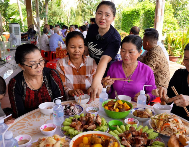 di-dam-gio-tay-khong-cau-chuyen-nhan-van-dang-ngam