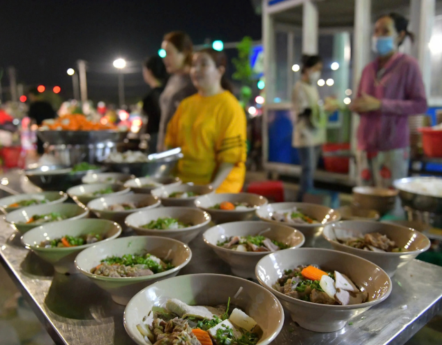 bat-banh-canh-mien-phi-am-long-ngay-can-tet (1)