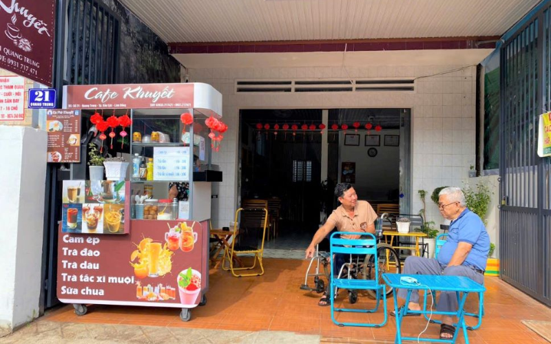 Ấm lòng quán cà phê kết nối người khuyết tật tại Lâm Đồng