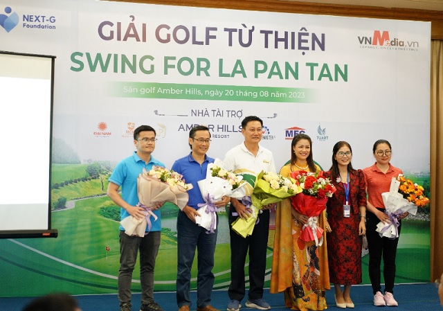 khai-mac-giai-golf-gay-quy-tu-thien-swing-for-la-pan-tan-0