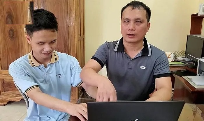 Thầy giáo khiếm thị và những việc làm truyền cảm hứng