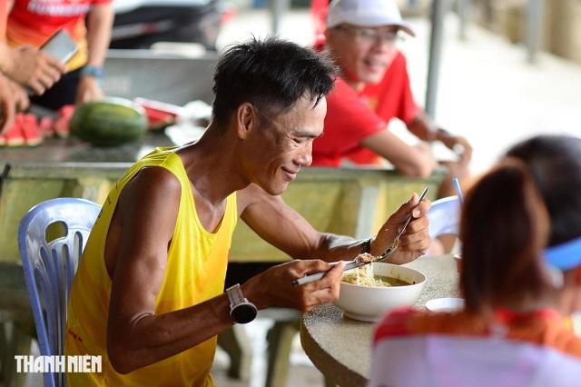 tinh-than-thep-va-hanh-trinh-dang-nho-cua-vdv-dien-kinh-nguyen-van-long-8