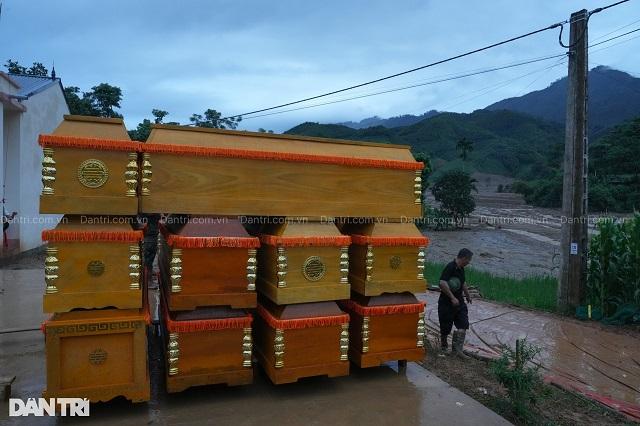 hinh-anh-tang-thuong-o-thon-lang-nu-bao-yen-lao-cai