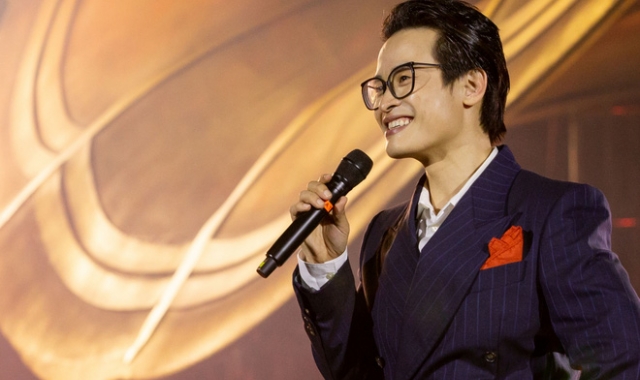 Ca sĩ Hà Anh Tuấn trích 500 triệu từ tiền bán vé concert ủng hộ quỹ vắc xin COVID-19